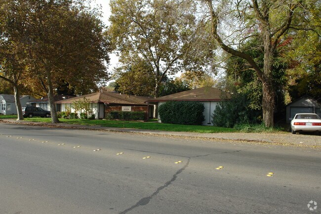 Building Photo - 412 W Sacramento Ave