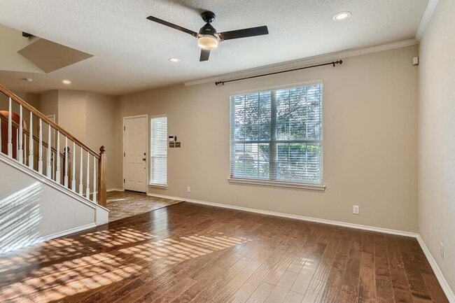 Building Photo - 8803 Redwood Bend