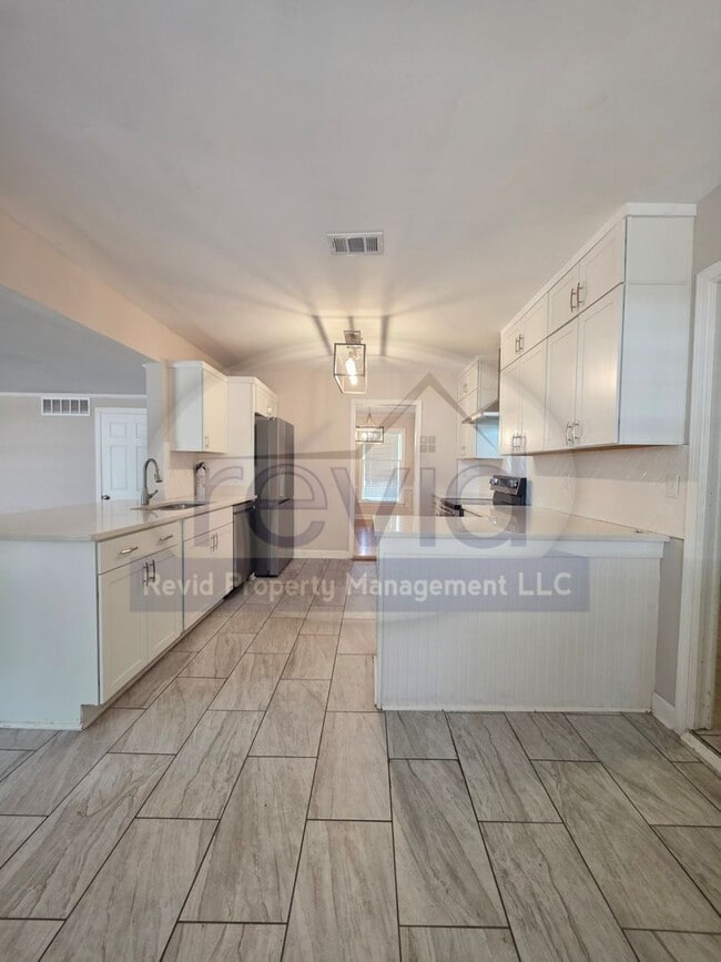 Building Photo - 99 Perkins Extd
