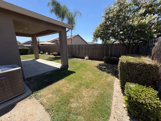 Building Photo - Lovely SE Tulare available now!