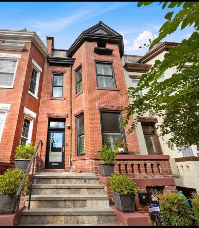 Primary Photo - 31 Adams St NW