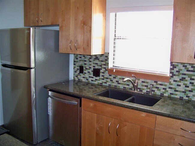 Building Photo - 802 S 1st St