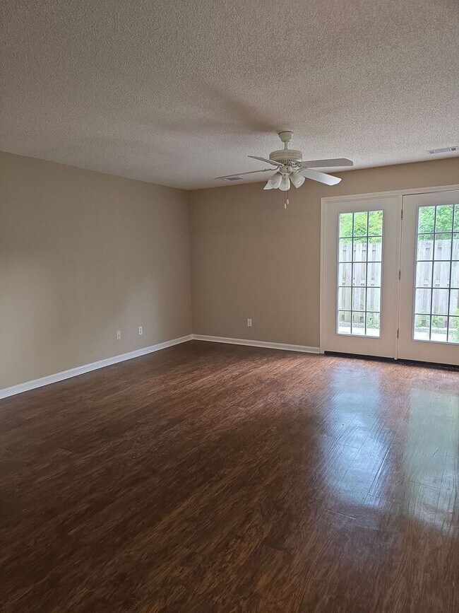 Building Photo - Savannah 2 Bed Townhome for Rent