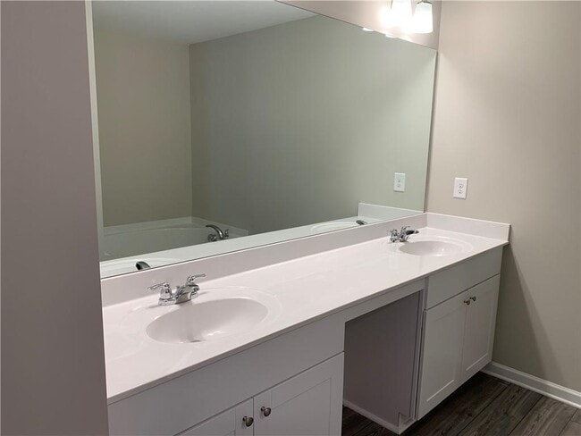 Building Photo - 2139 Lanier Harbor Pt