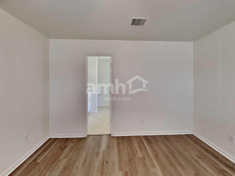 Building Photo - 6823 Manor Terrace Ln