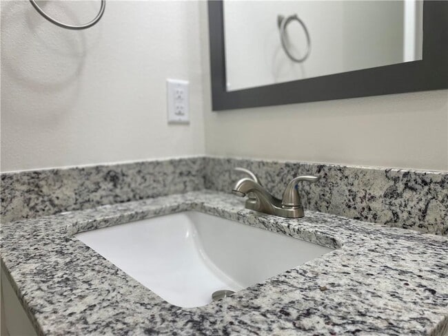 Building Photo - 506 Park St