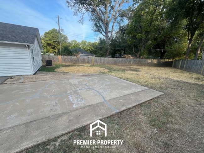 Building Photo - 3034 Clarendon Rd