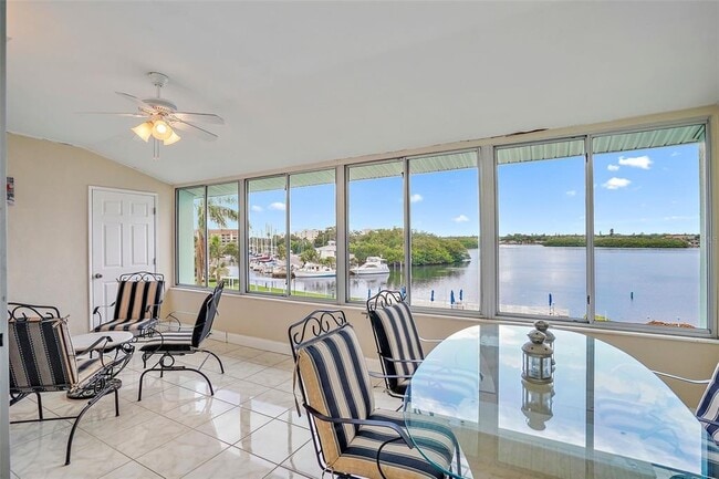 Building Photo - 1819 Shore Dr S