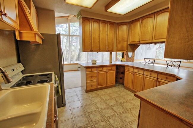 Building Photo - 3 bed 2 bath mountain rental
