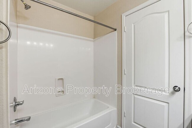 Building Photo - 435 W Corriente Ct