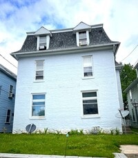 Building Photo - Updated 1 Bed / 1 Bath Second-Floor Apartm...