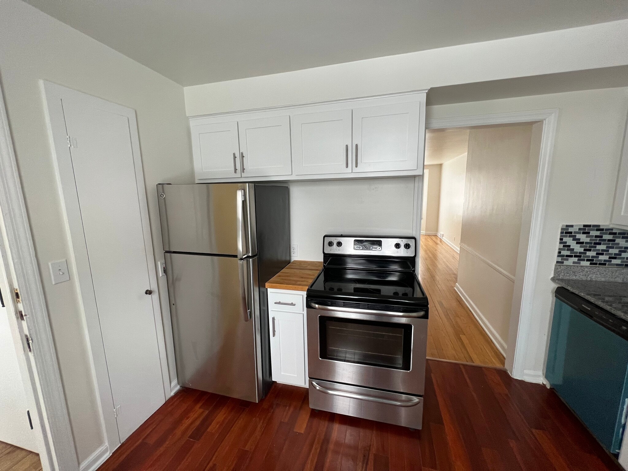 Stainless steel appliances - 3715 N Oakland Ave