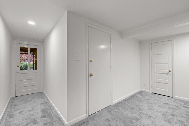 Building Photo - 2814 Bellevue Terrace NW