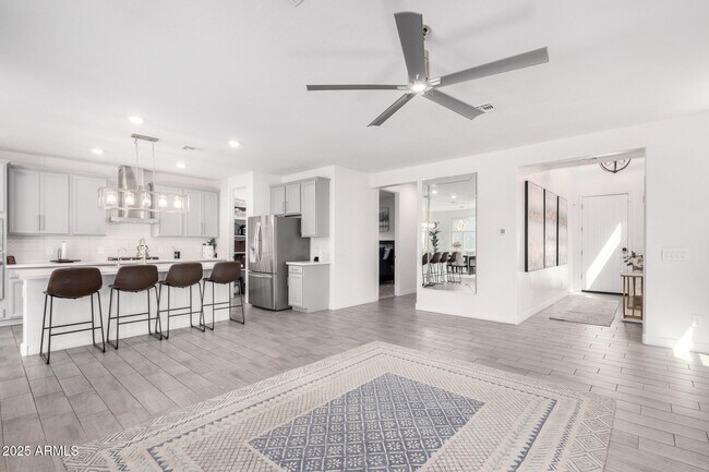 Building Photo - 10029 E Tahoe Ave