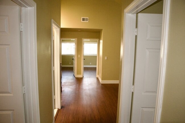 Building Photo - 2103 MacKay Ln