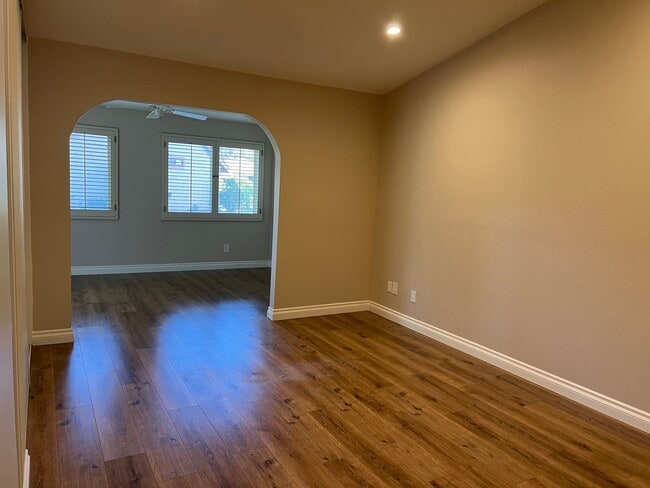 Building Photo - Charming & Modern Capri Model Home for Rent in Leisure Village