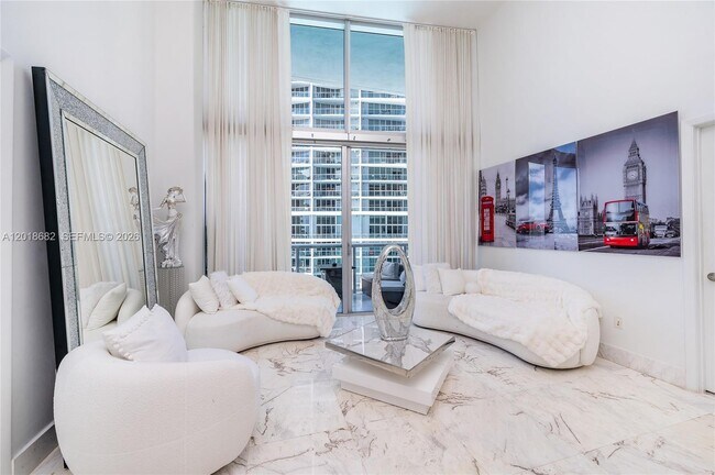 Building Photo - 475 Brickell Ave
