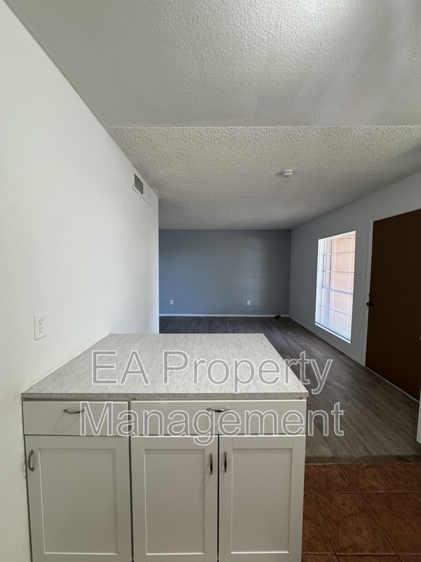 Building Photo - 1212 Chelwood Park Blvd NE