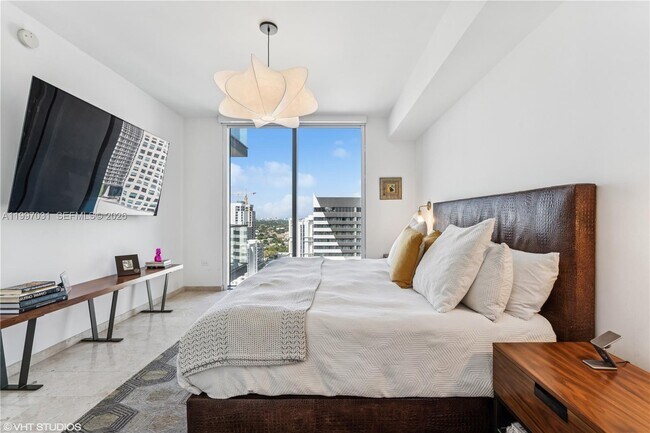 Building Photo - 88 SW 7th St