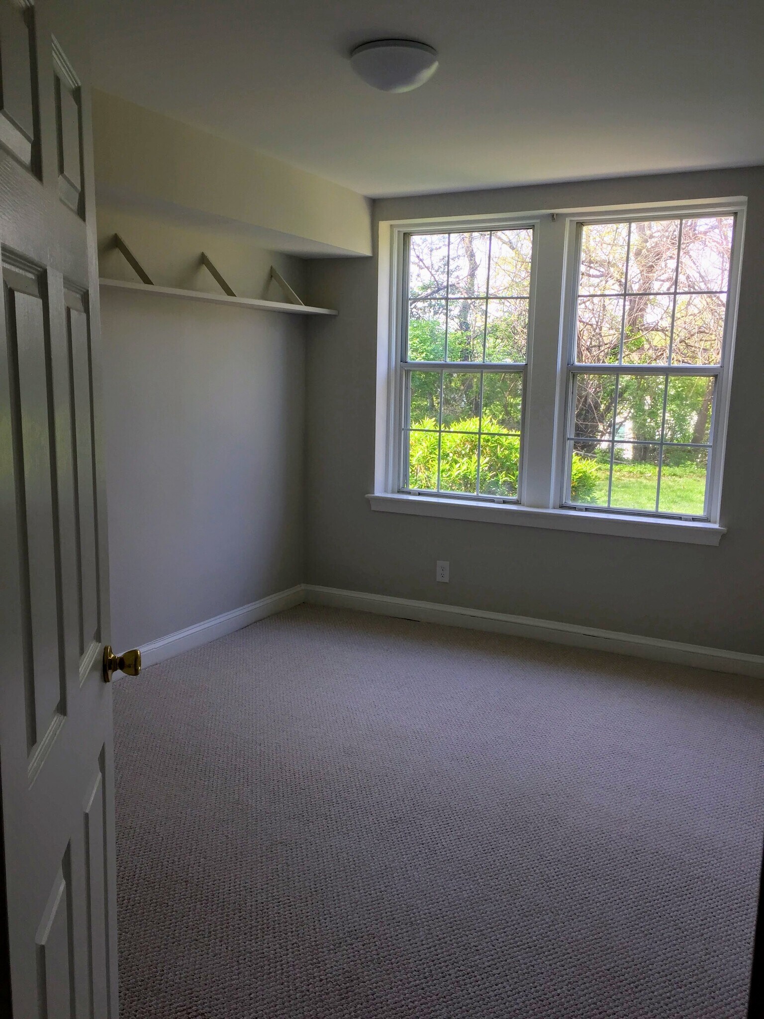 Building Photo - 24 S Old Glebe Road