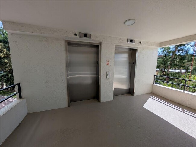 Building Photo - 8735 Midnight Pass Rd