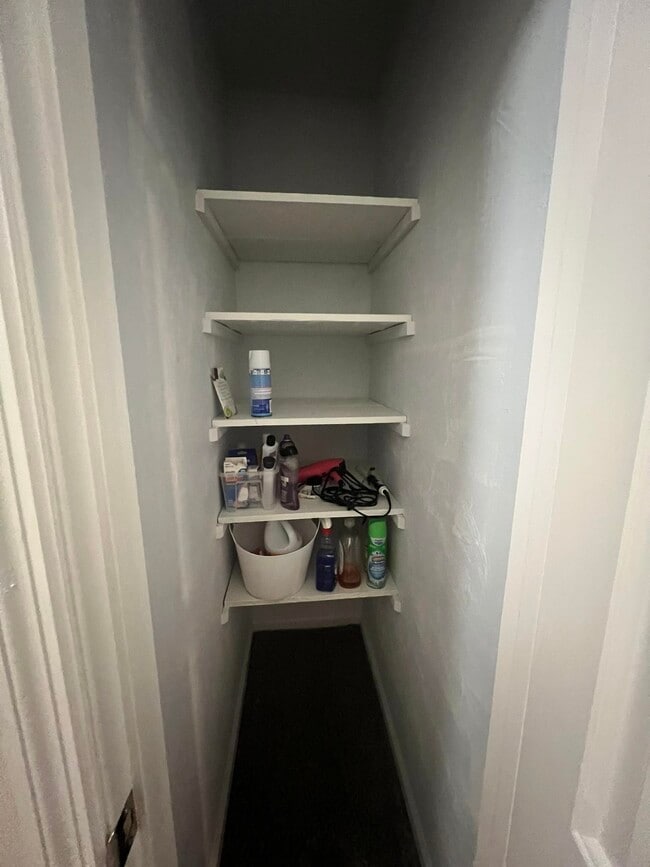 Building Photo - 1000 Holland Dr