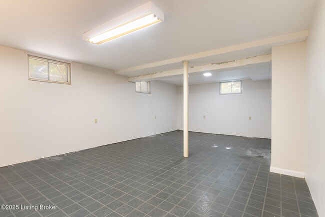 Building Photo - 810 Beechwood Rd