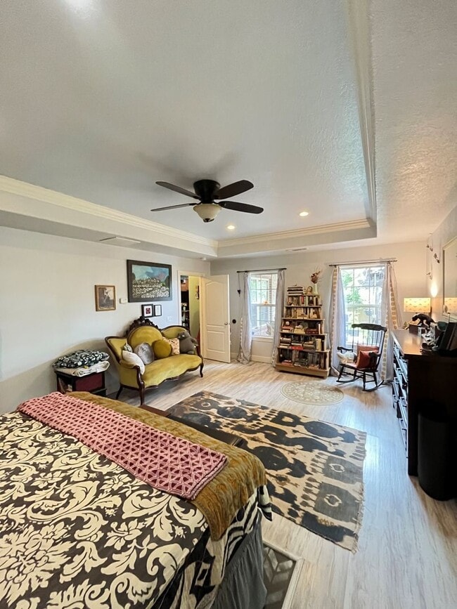 Building Photo - 3 bedroom 2 bath custom home, 2 car garage...