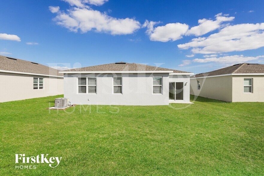 Building Photo - 422 Reina Wy