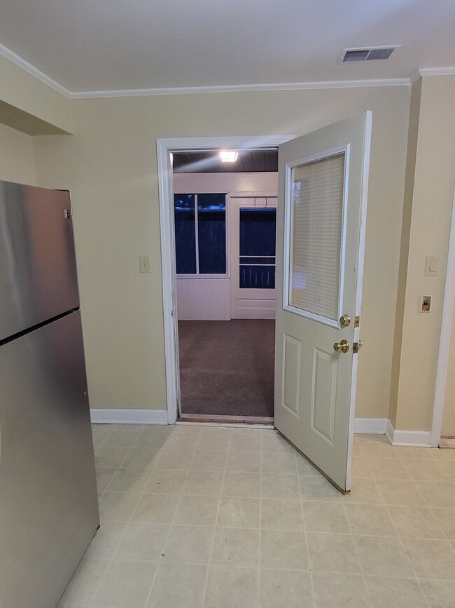 Building Photo - 517 Lakewood Blvd