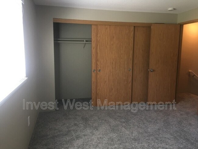 Building Photo - 13216 NE Salmon Creek Ave