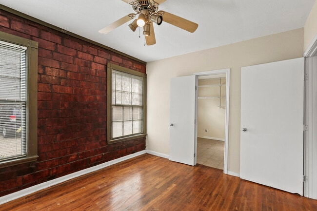 Building Photo - 405 N Prairie Ave