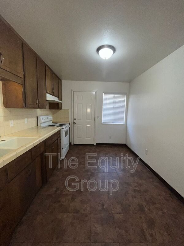 Building Photo - 806 S Court St