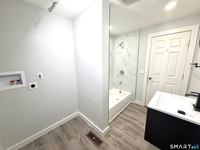 Building Photo - 184 Park St