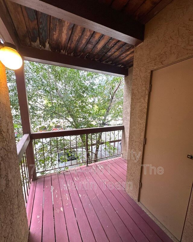 Building Photo - 1000 Beck St