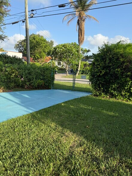 Gated driveway - 3100 SW 62nd Ave