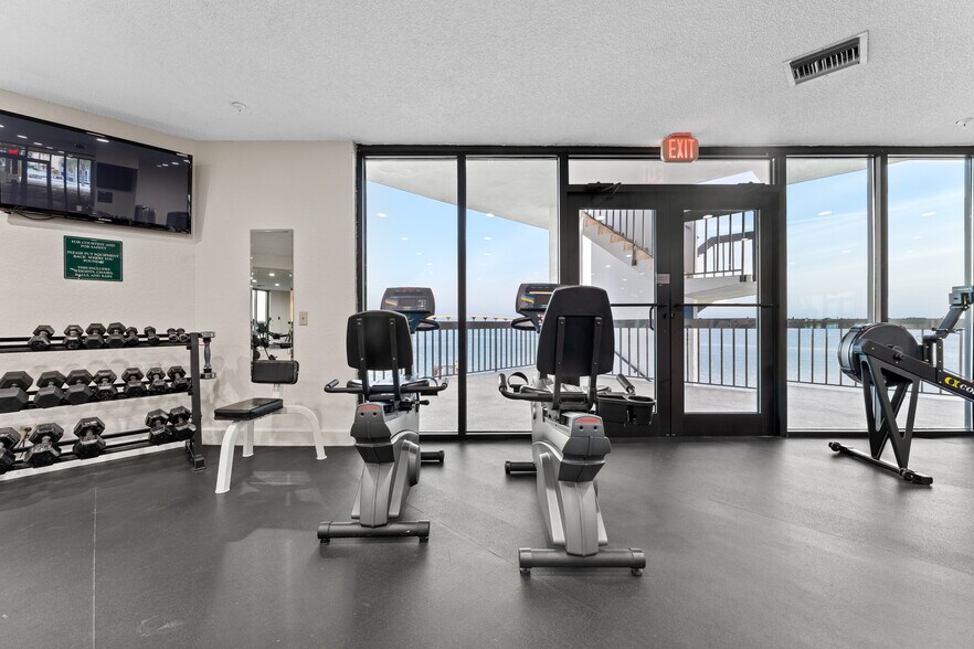 Building Photo - 6287 Bahia del Mar Cir