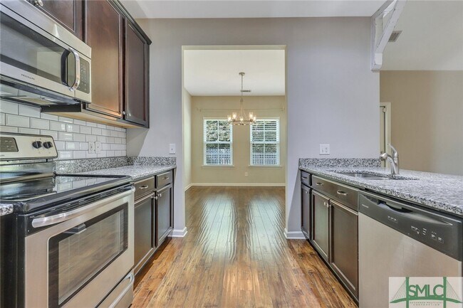 Building Photo - 136 Waverly Way