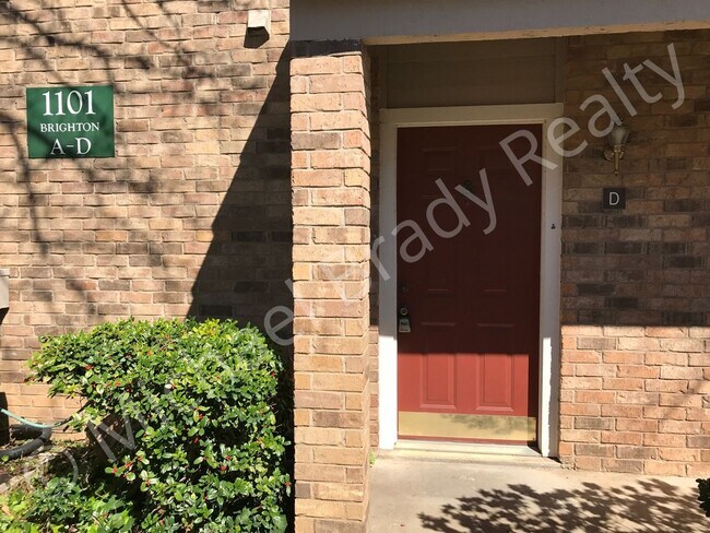 Building Photo - One Bedroom Condo!