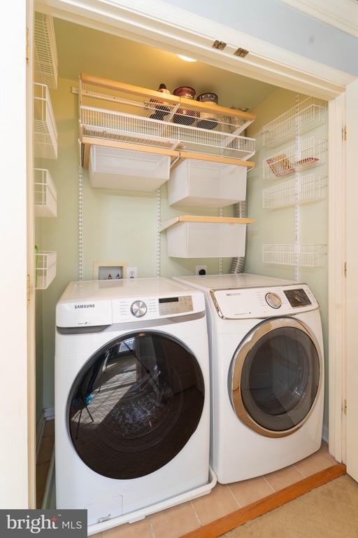 Building Photo - 5237 Jule Star Dr