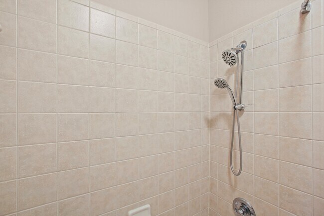 Building Photo - 1606 Sunderland Dr