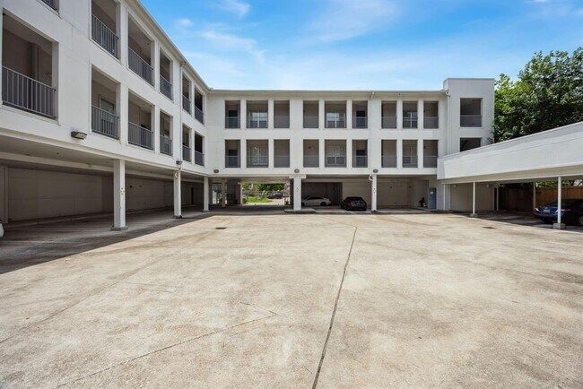 Building Photo - 207 Pierce St