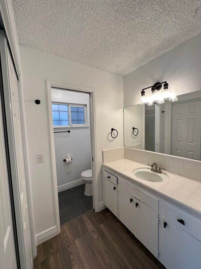 Building Photo - SW Visalia Home coming soon!!