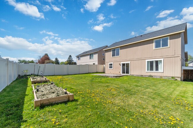 Building Photo - Spacious 3 Bed, 2.5 Bath Home in Spokane V...