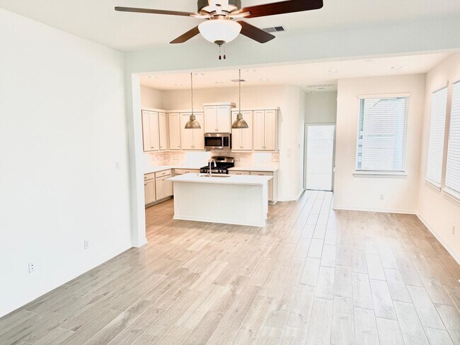 Building Photo - 620 Silver Pear Ct