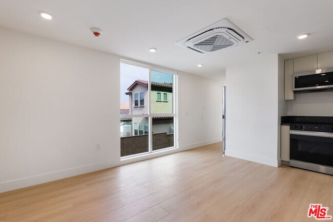 Building Photo - 8561 Belmont St