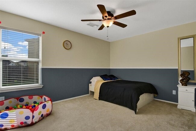 Building Photo - 615 Salma Ct