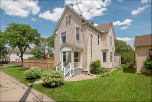 Building Photo - 1827 2nd St NE