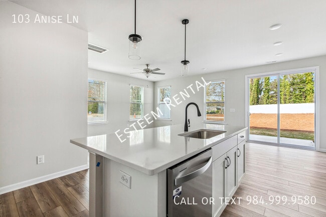 Building Photo - 103 Anise Ln