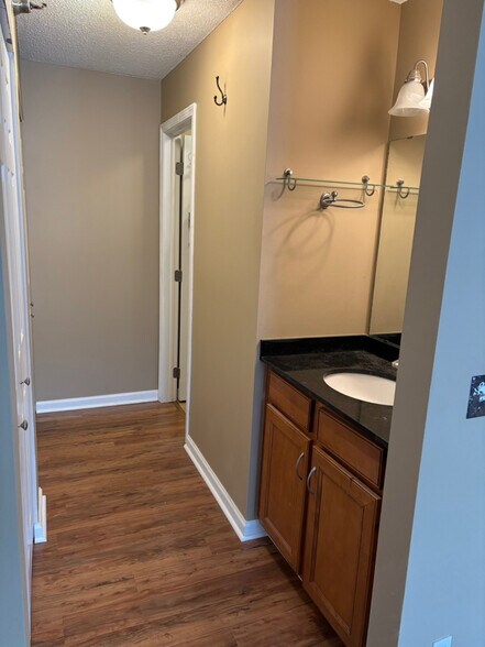 Building Photo - 6048 Chasewood Pkwy